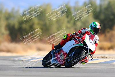 media/Jan-08-2022-SoCal Trackdays (Sat) [[1ec2777125]]/Turn 7 (1035am)/